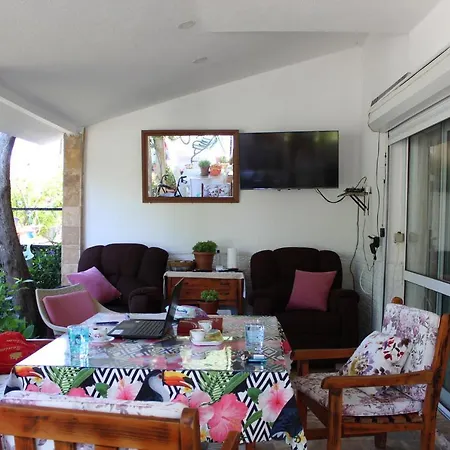 Inci Pensión Çeşme